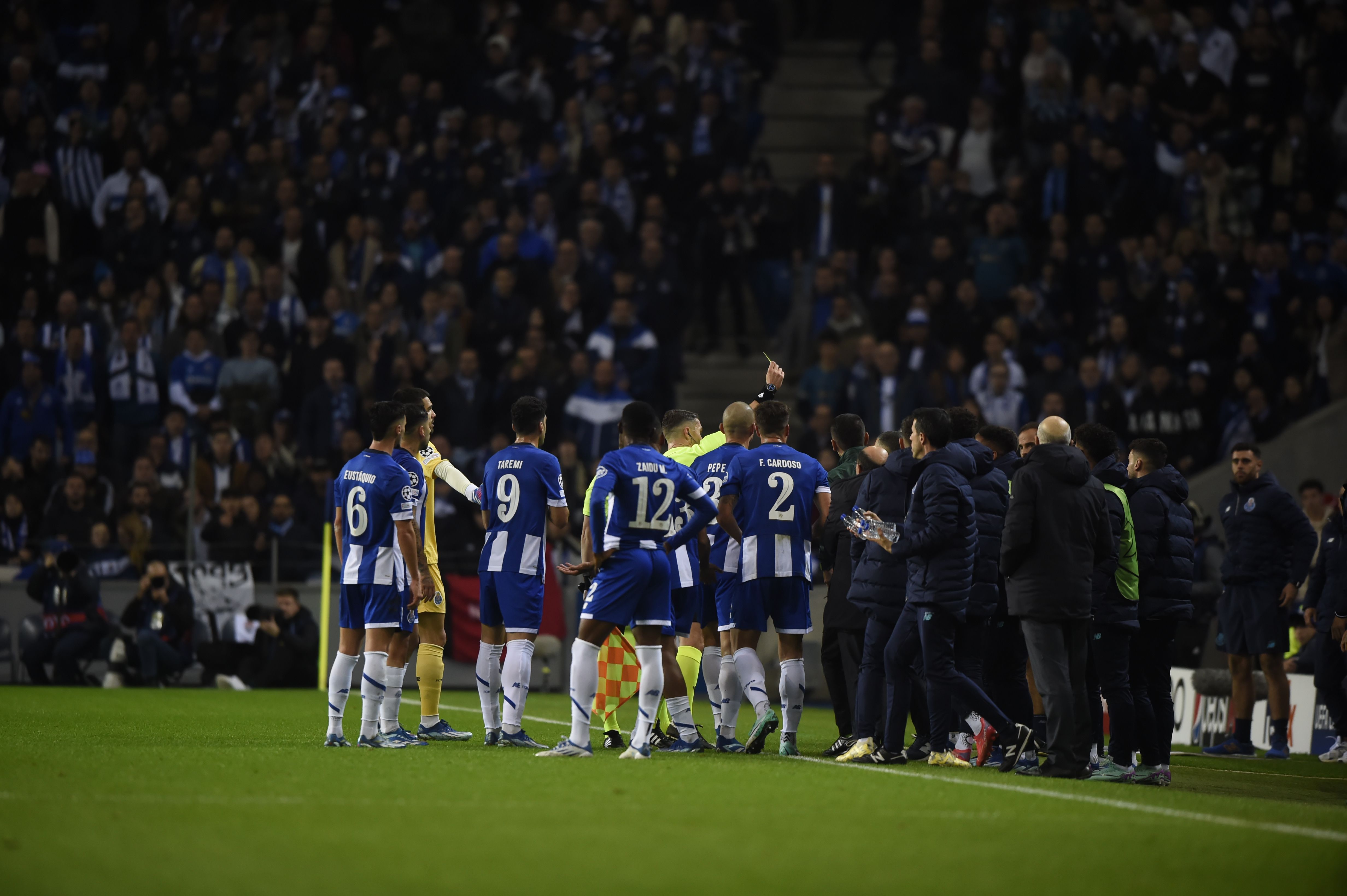 Inacreditável: Assistente confunde FC Porto e Shakhtar faz o