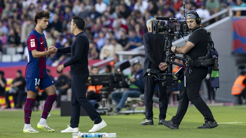 Excesso de folgas de Xavi até surpreende o balneário do Barcelona