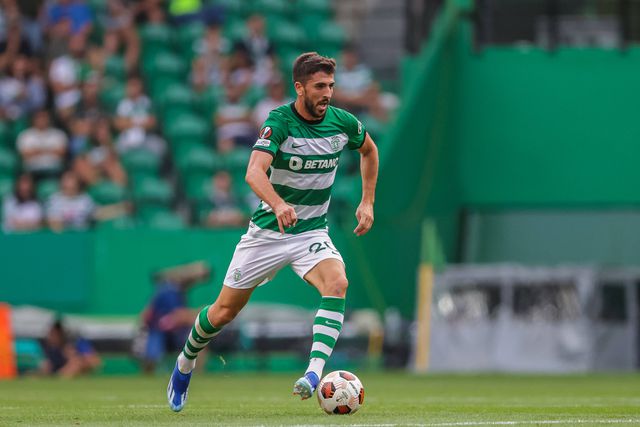 Paulinho ainda não pensa no clássico: «Seria um erro»