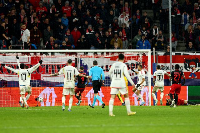 «Estrela Di María» e «calcanhar de Arthur Cabral»: o que se diz no estrangeiro sobre o Salzburgo-Benfica