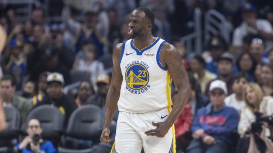 NBA: Draymond Green volta a perder a cabeça (vídeo)