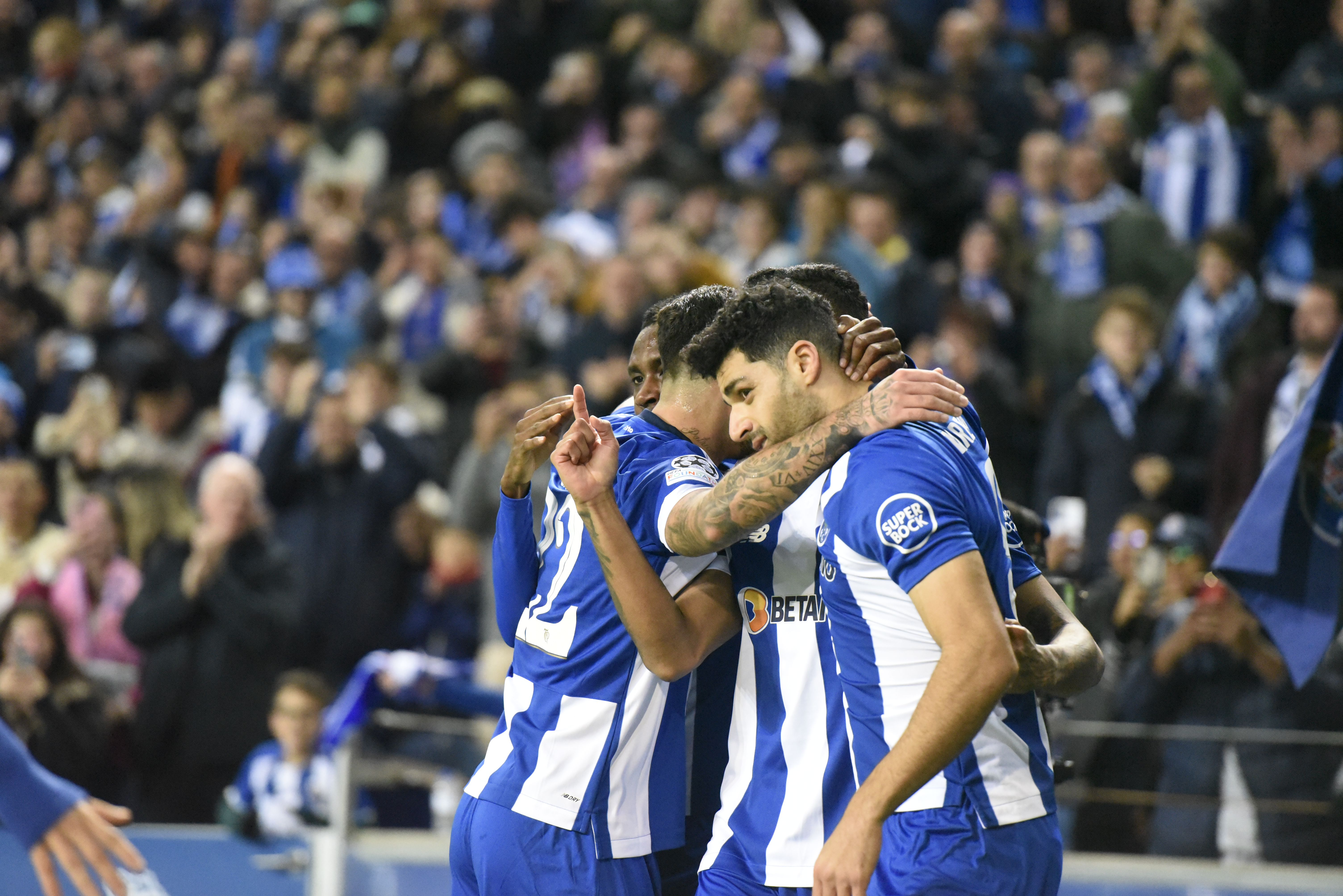 Inacreditável: Assistente confunde FC Porto e Shakhtar faz o