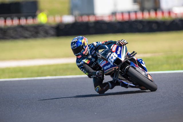 Miguel Oliveira mostra presente de Natal antecipado