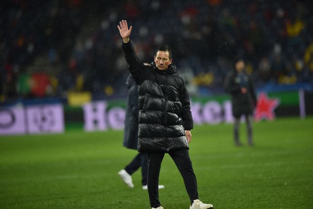 Águia morde a língua!