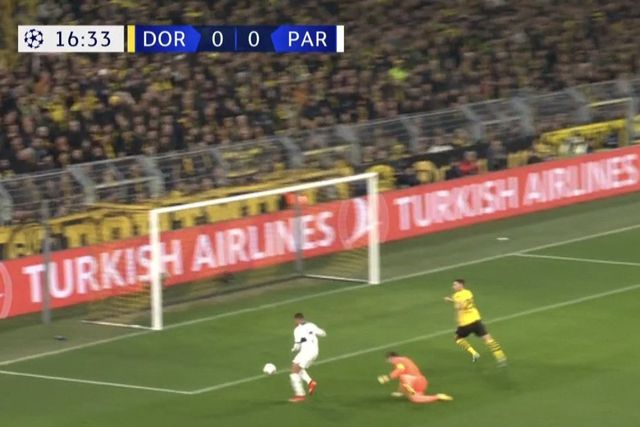 Acredite: Mbappé não marcou golo neste lance! (vídeo)