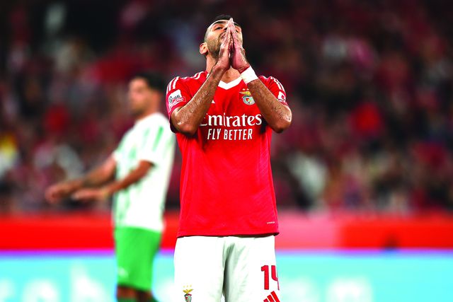 «Lage ainda não conseguiu ligar a equipa ao ponta de lança»