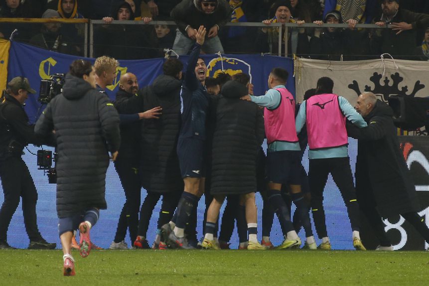 Jogadores da Lazio a celebrarem o golo da vitória de Noslin em casa do Parma
