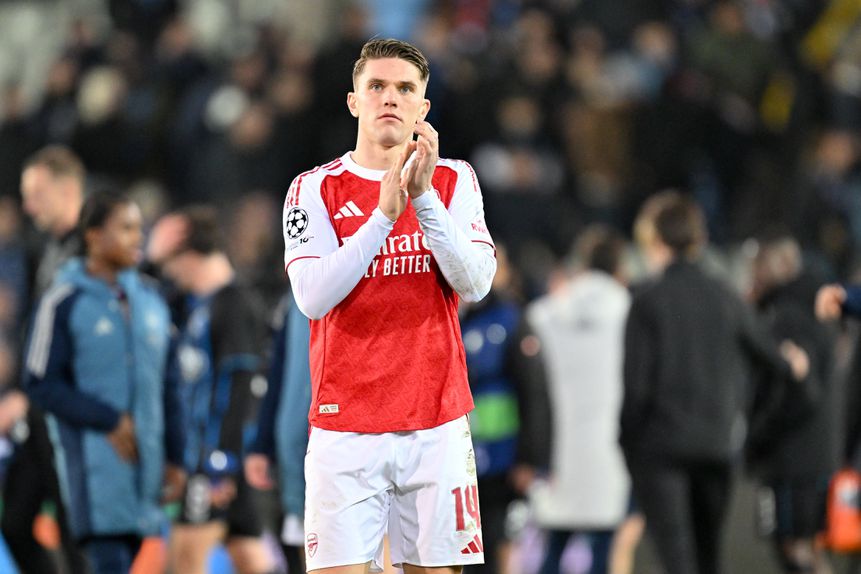 Viktor Gyokeres a agradecer o apoio dos adeptos do Arsenal em Bruges