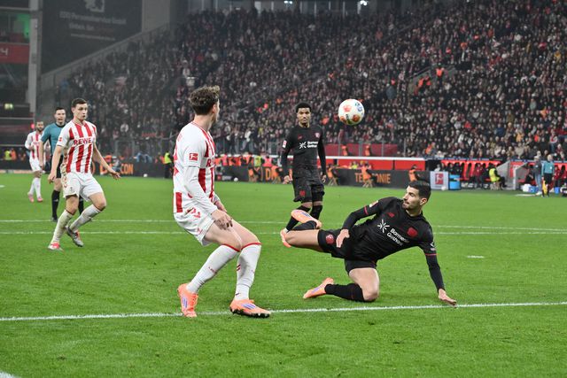 Terrier a efetuar gesto técnico que deu origem ao golo do Leverkusen