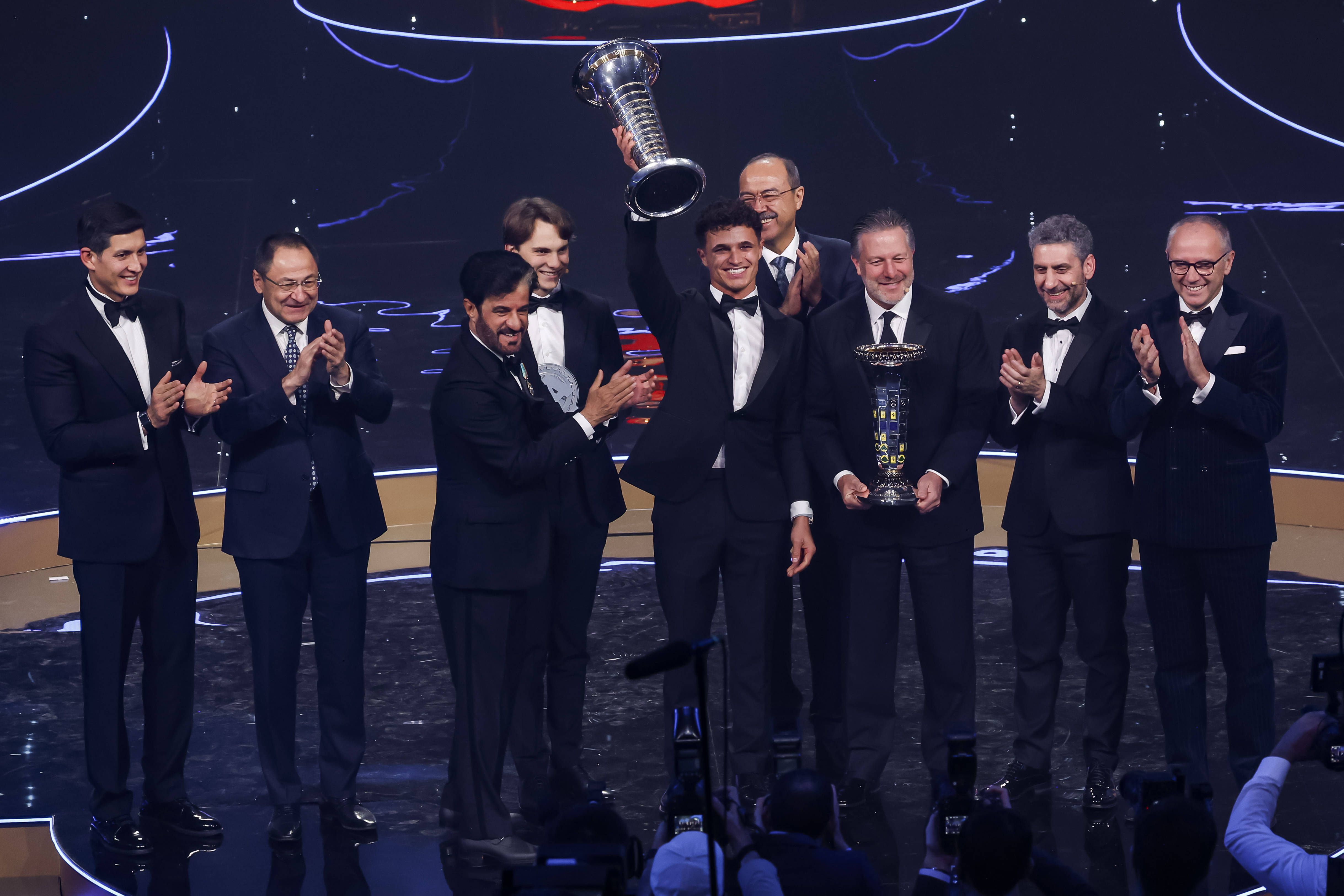 Lando Norris recebeu, na sexta-feira, o primeiro título de campeão do Mundo de Fórmula 1