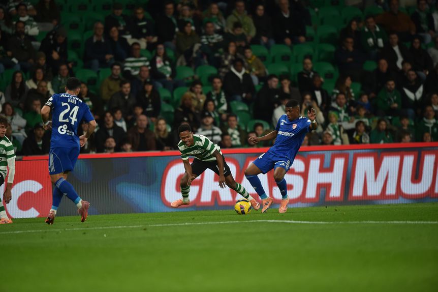Geny Catamo foi titular no Sporting-Aves SAD - Foto: Miguel Nunes
