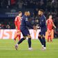 Mbappé e Neymar durante passagem pelo PSG
