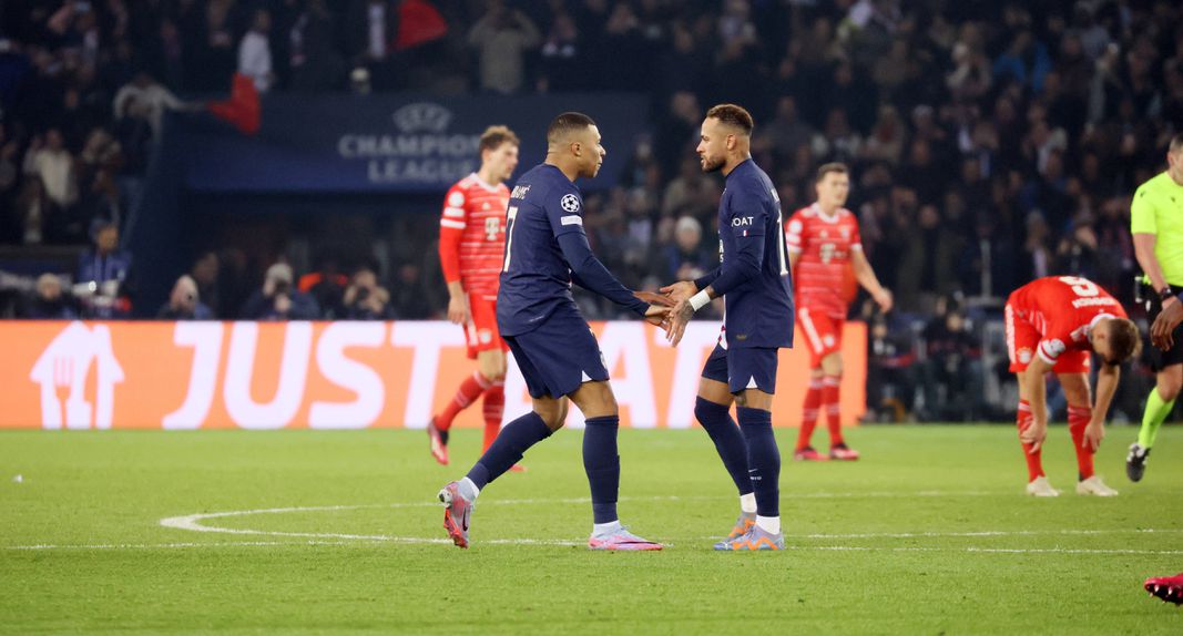 Mbappé e Neymar durante passagem pelo PSG