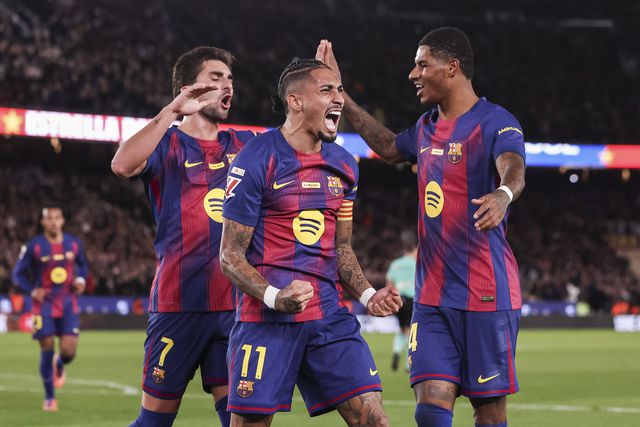 Raphinha a celebrar o bis pelo Barcelona ao Osasuna