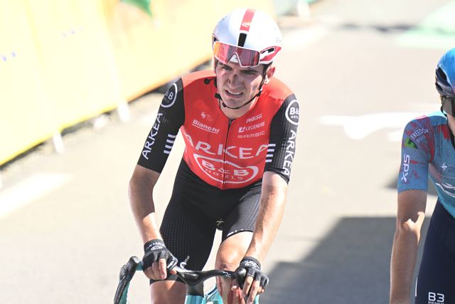 Ewen Costiou foi um dos corredores multados por passar um sinal vermelho. IMAGO