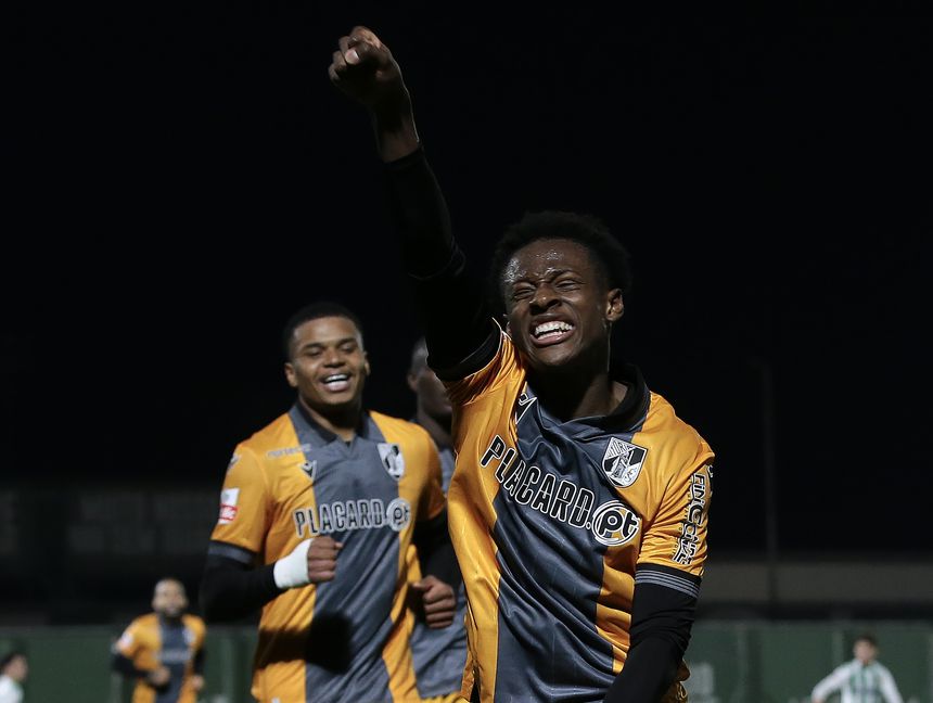 Camara festeja o golo que deu a 'vitória ao Vitória' - Foto: Manuel Fernando Araújo/LUSA