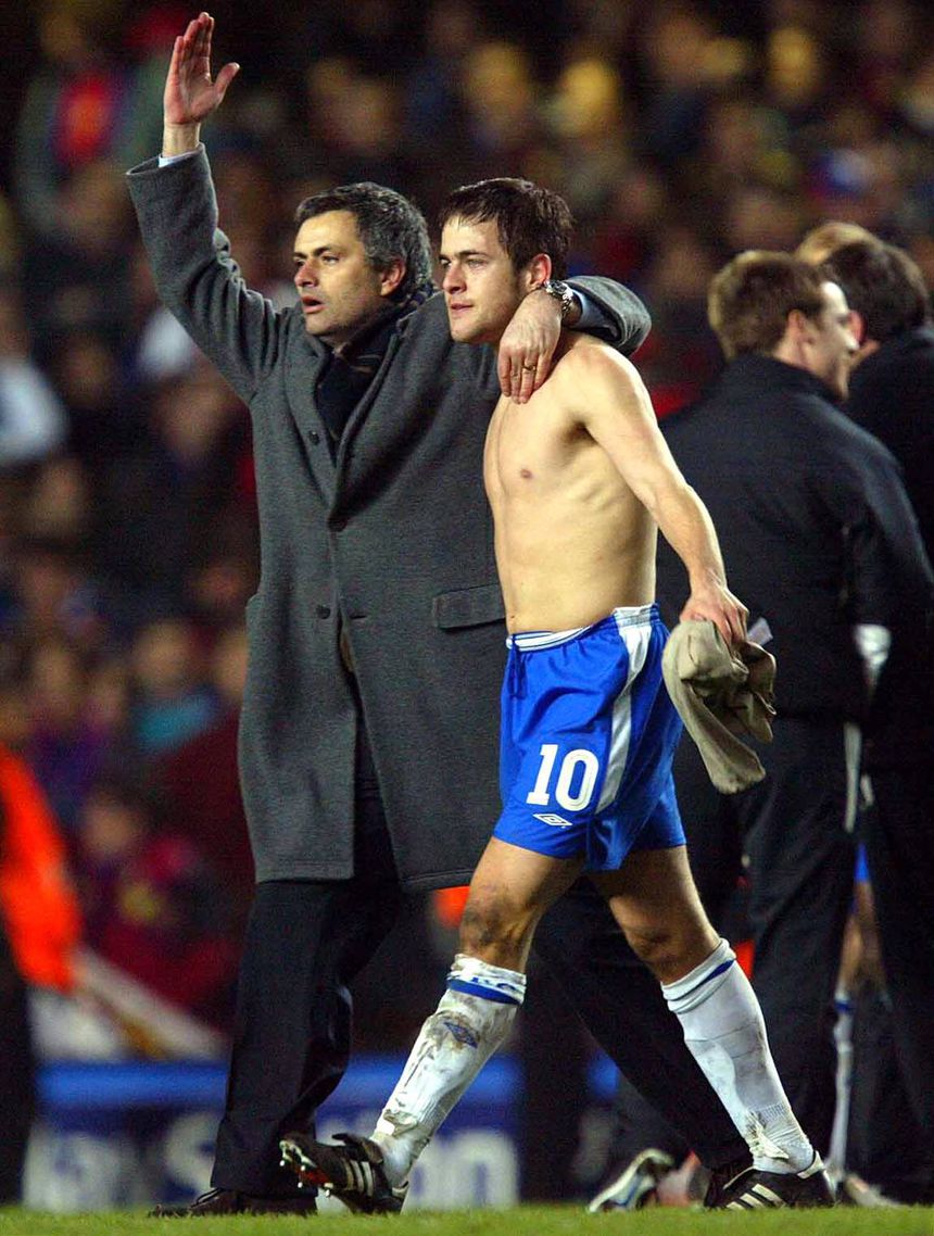 Mourinho e Joe Cole festejam depois de o Chelsea eleminar o Barça na Champions em 2005 - Foto: IMAGO