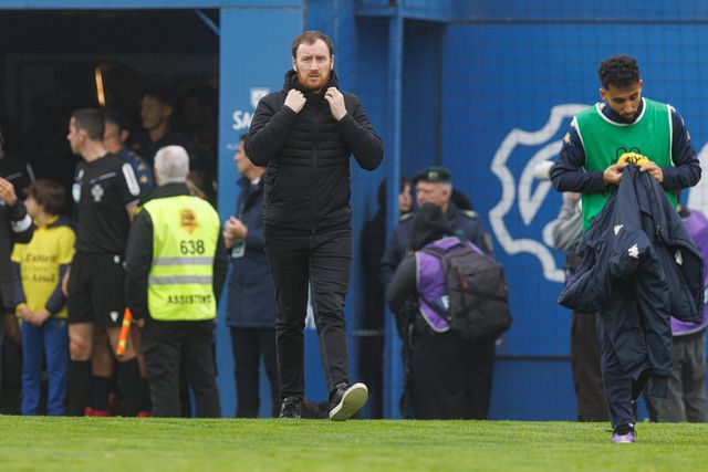 Ian Cathro pretende que o Estoril segure as vantagens obtidas de forma a garantir as vitórias que procura. Foto: IMAGO