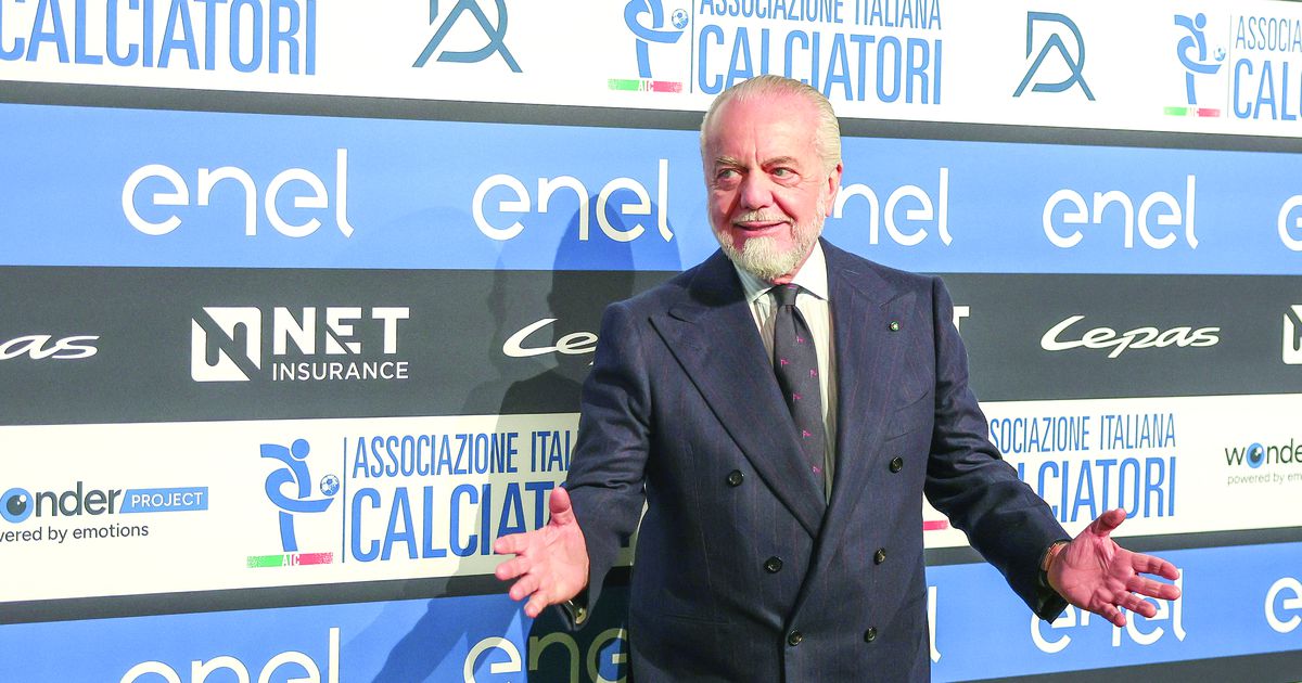 Jogos de 25 minutos, fim das expulsões e um supercampeonato: as propostas do presidente do Nápoles