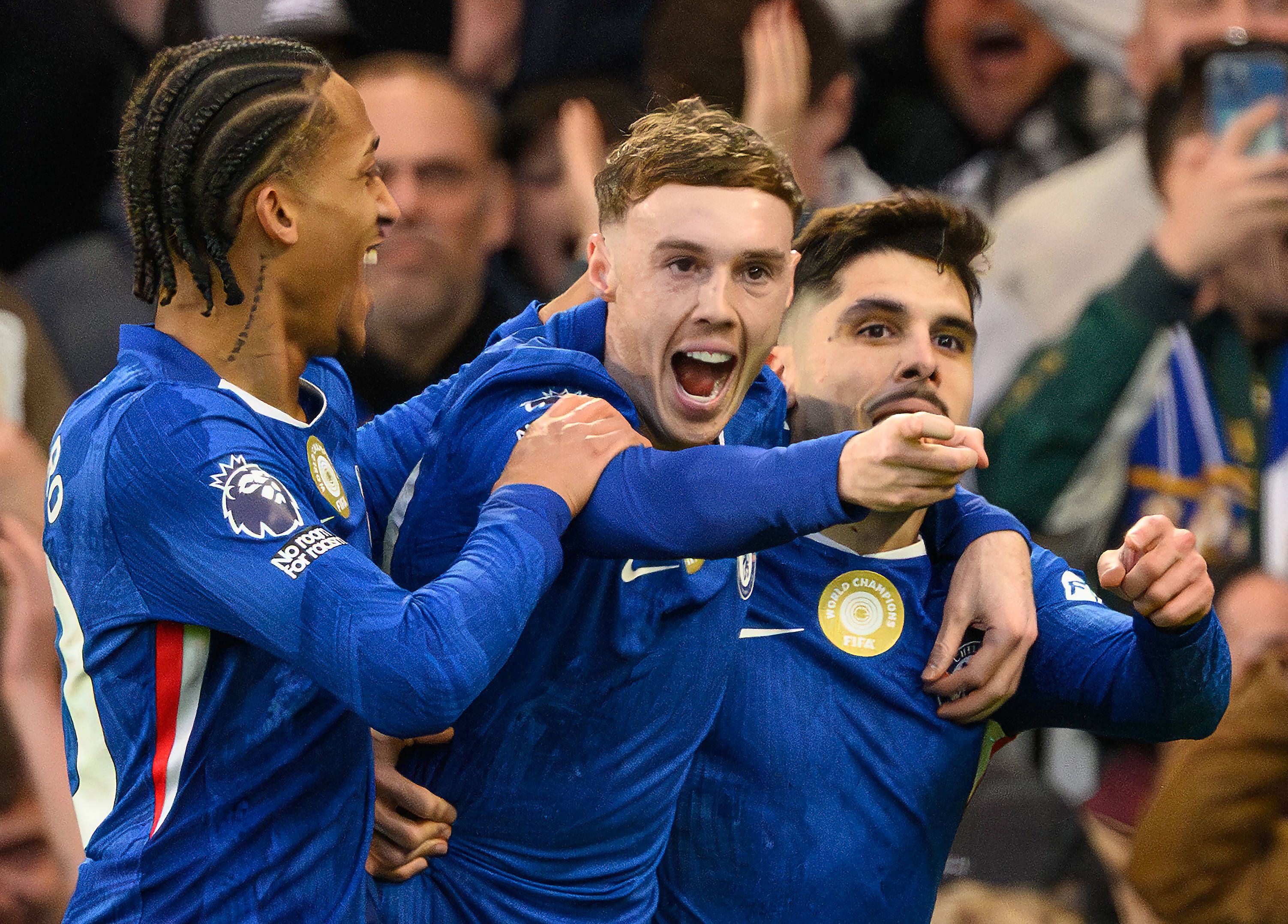 Cole Palmer celebra golo com Pedro Neto - Foto: IMAGO