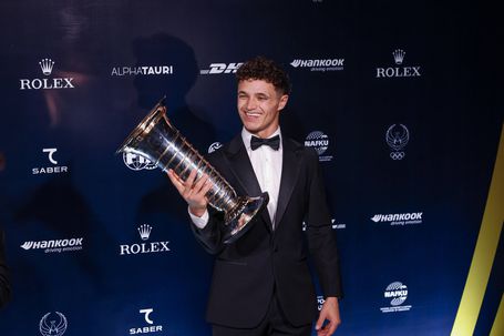 Lando Norris recebeu, na sexta-feira, o primeiro título de campeão do Mundo de Fórmula 1