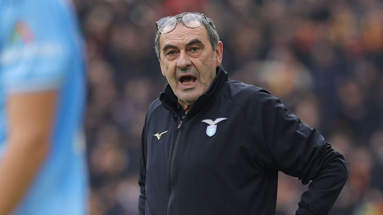 Foi só um susto: Maurizio Sarri recuperou e já orientou treino