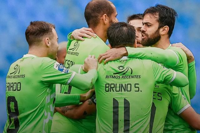 Vilaverdense bate Feirense com penálti na compensação