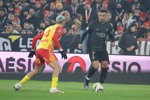 PSG vence em Lens, com Danilo e Vitinha no onze