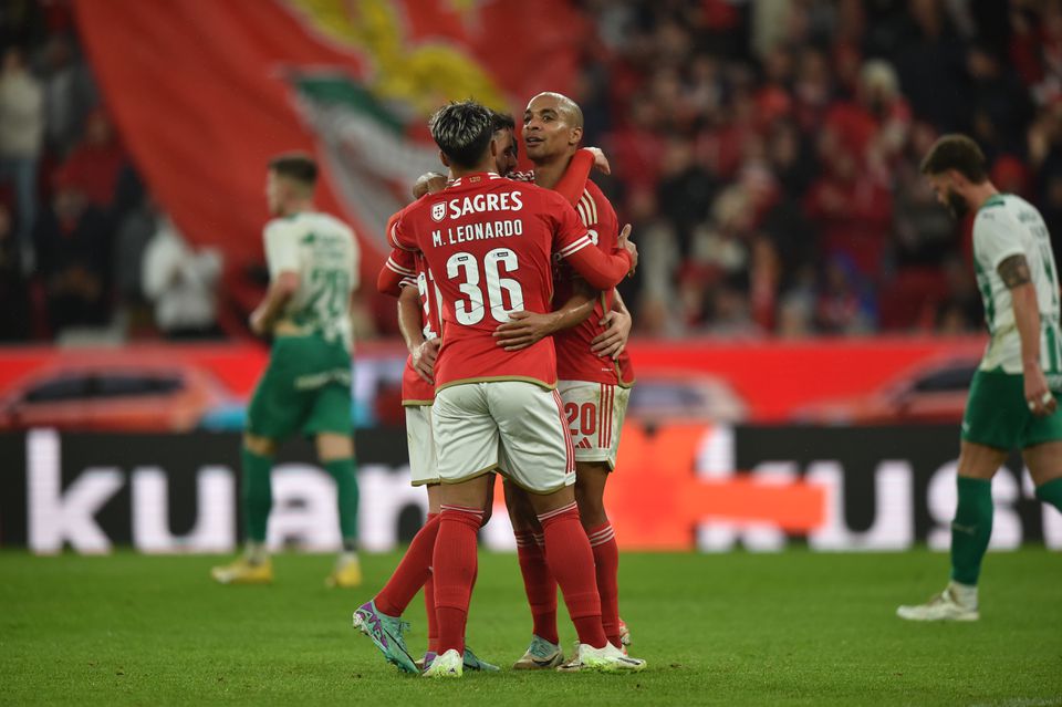 Rafa assiste de trivela e João Mário faz o quarto do Benfica (vídeo)