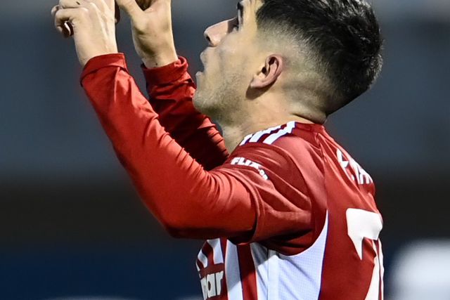 Olympiakos de Carvalhal vence com golo de Fran Navarro e assistência de Gelson