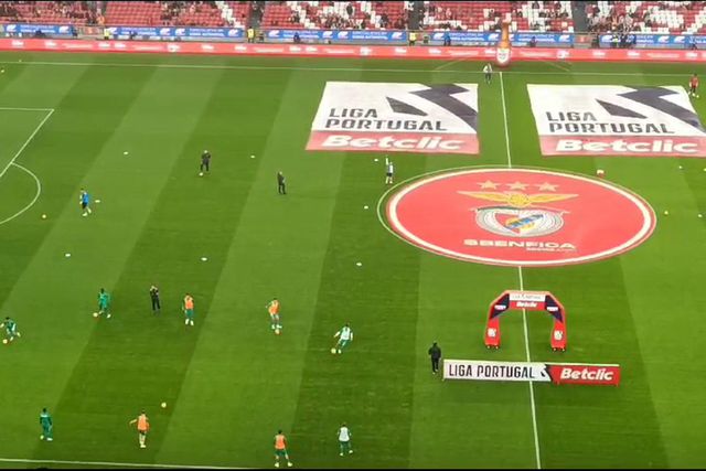 Jogadores do Rio Ave já aquecem na Luz