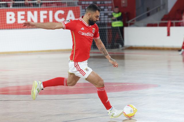 Benfica dá pontapé na crise