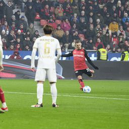 Bundesliga: golaço de Grimaldo faz diferença para o Leverkusen