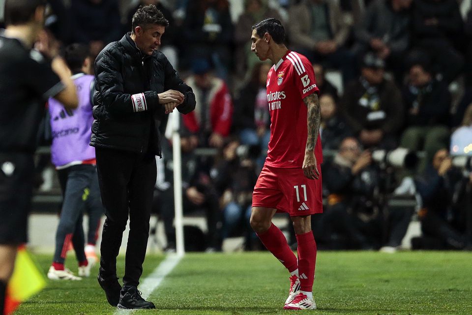 Di María substituído com problema físico