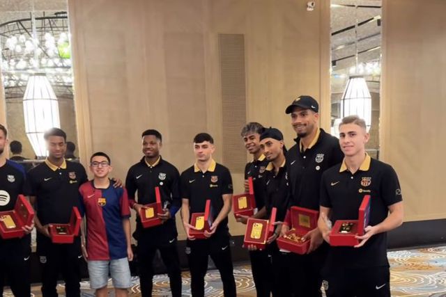 'Alô dourado': a prenda que os jogadores do Barcelona receberam na Arábia Saudita