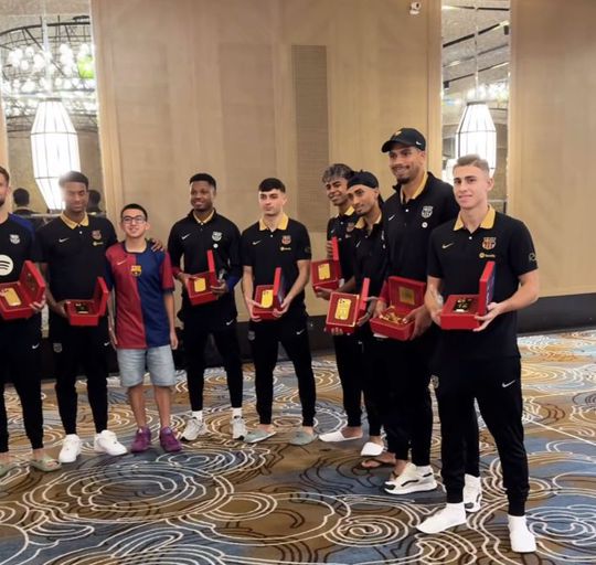 'Alô dourado': a prenda que os jogadores do Barcelona receberam na Arábia Saudita