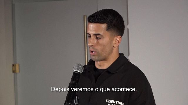 João Cancelo radiante com o regresso a Barcelona