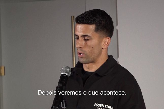 João Cancelo radiante com o regresso a Barcelona
