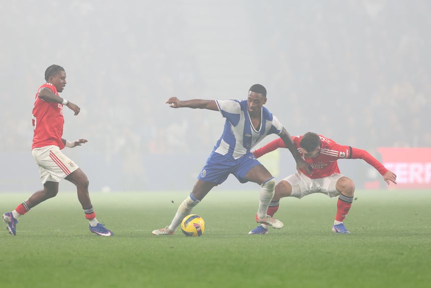 Pablo Rosario protege a bola. Foto: Catarina Morais/Kapta+