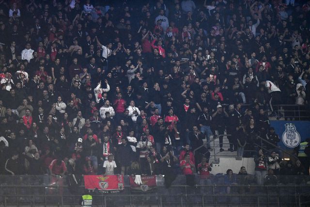 Adeptos do Benfica no Dragão. Foto: Rogério Ferreira/Kapta+