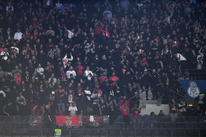 Adeptos do Benfica no Dragão. Foto: Rogério Ferreira/Kapta+