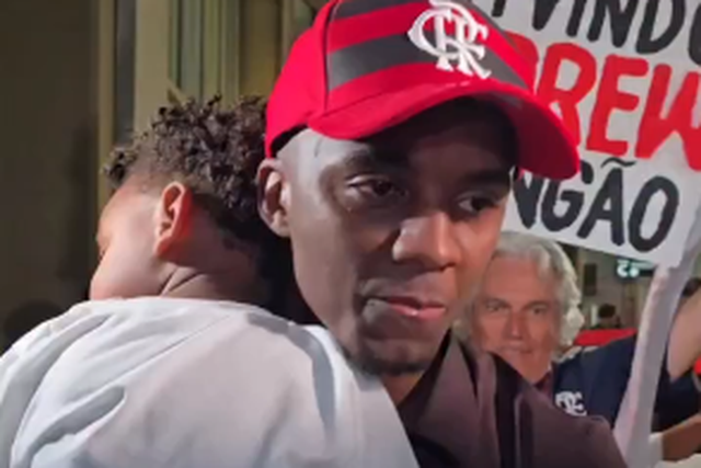 Andrew falou no aeroporto