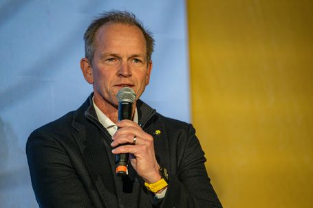 Chefe da Visma esclarece abandono de Simon Yates e... muito mais sobre ciclismo