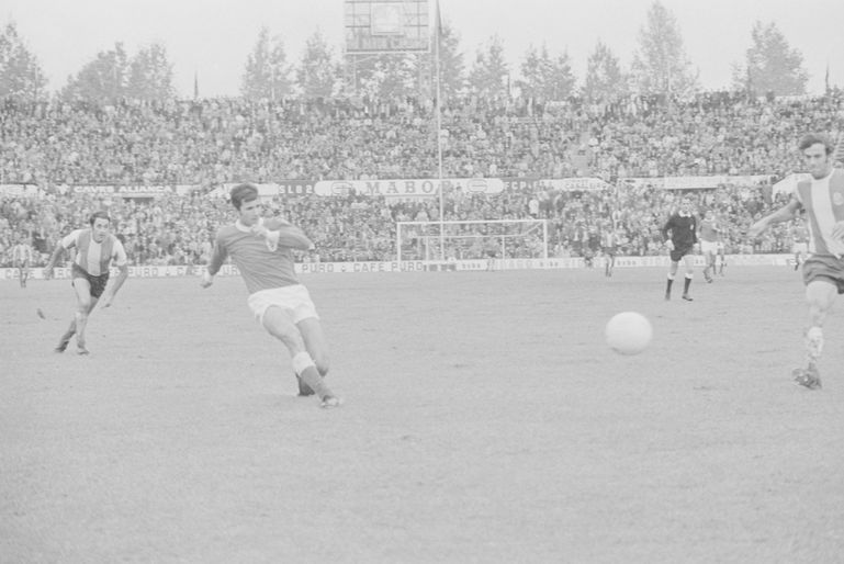 Nené (Benfica) - 8 golos marcados em encontros entre Benfica e FC Porto na Taça de Portugal - Foto: A BOLA