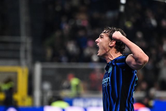 Pio Esposito a festejar frente ao Lecce