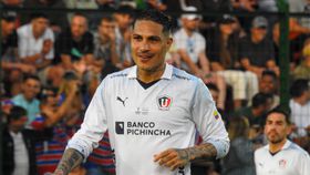 Ameaças à família levam Paolo Guerrero a rescindir com clube peruano... antes da estreia