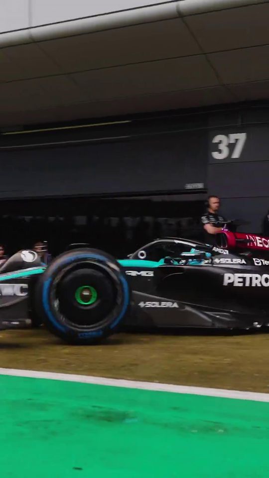 As primeiras imagens do novo Mercedes a sair para a pista