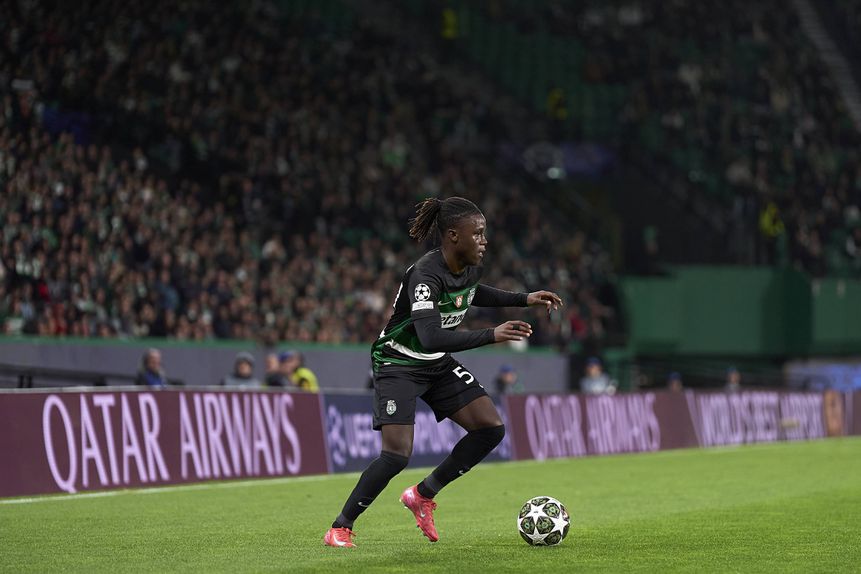 Sporting, com Quenda na imagem, recebe nesta noite de sábado o Arouca para a 22.ª jornada da Liga (IMAGO)