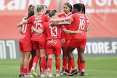 Jogadoras do Benfica abraçadas