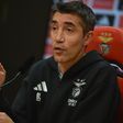 Bruno Lage fala durante uma conferência de imprensa no Benfica Campus, no Seixal